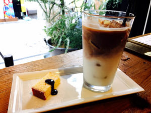 CREPE STAND HONEY